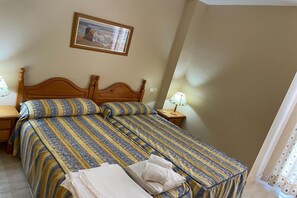 1 habitación, tabla de planchar con plancha y wifi gratis 