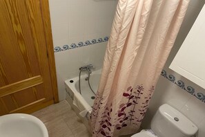 Tina, bidet, toallas 
