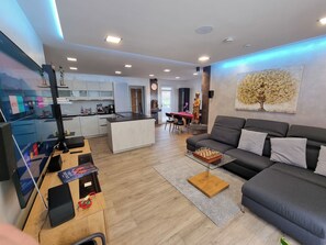 Tv, dvd-afspiller, bøger, stereoanlæg