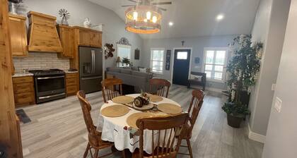 2 bed, 2 bath cabin located in the country just west of College Station.