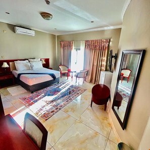 Premium bedding, down duvets, in-room safe, individually decorated - Rosenia Boutique Hotel (Gaborone)