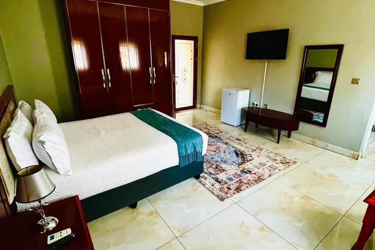 premium bedding, down duvets, in-room safe, individually decorated