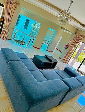 50-inch LED TV with satellite channels, Netflix, DVD player - Rosenia Boutique Hotel (Gaborone)