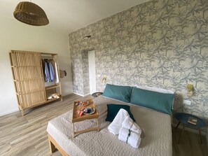 2 bedrooms, desk, iron/ironing board, travel cot