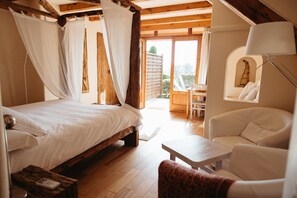 Deluxe Room | Premium bedding, soundproofing, bed sheets