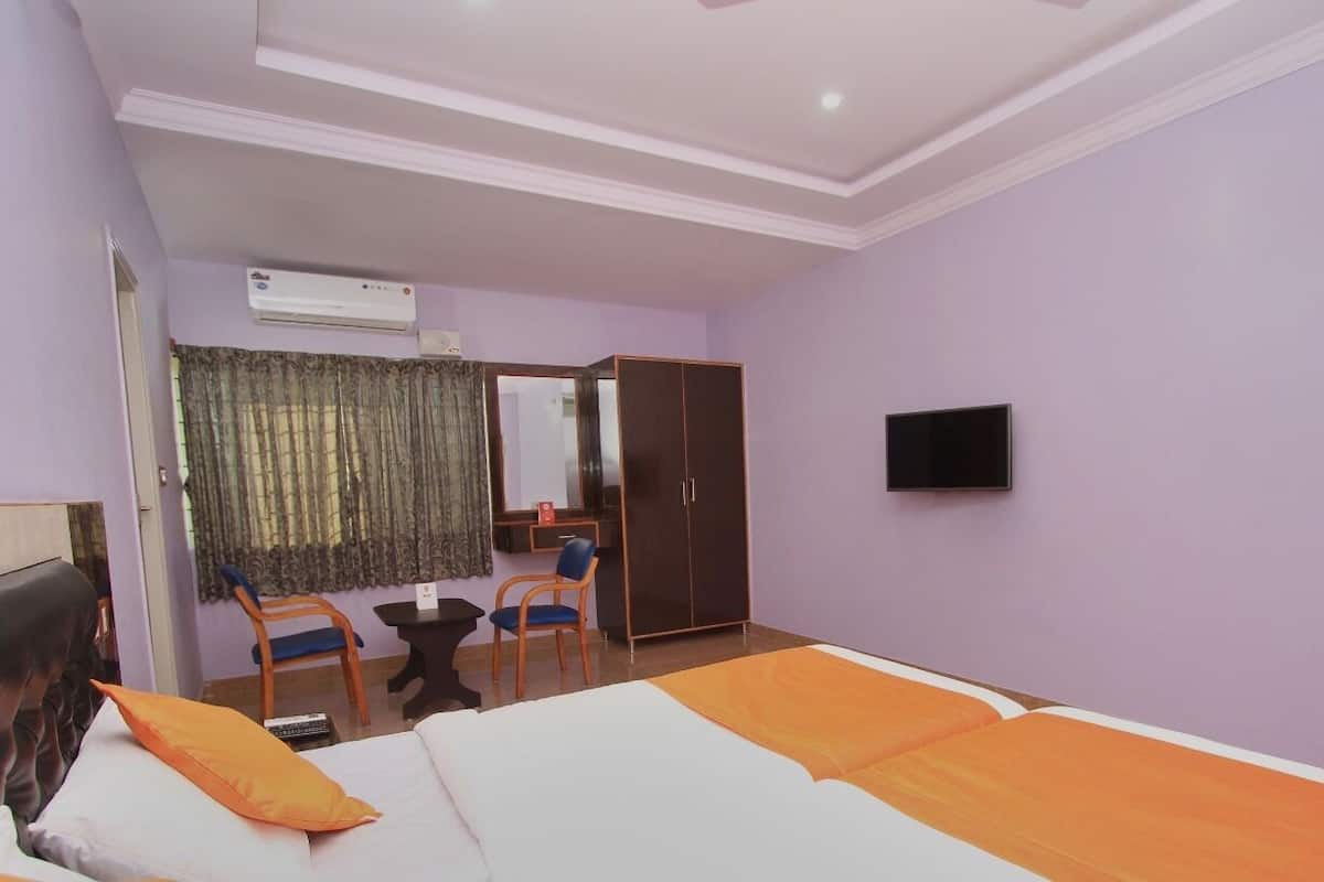 Deluxe Double Room | Meja, ruang kerja komputer riba
