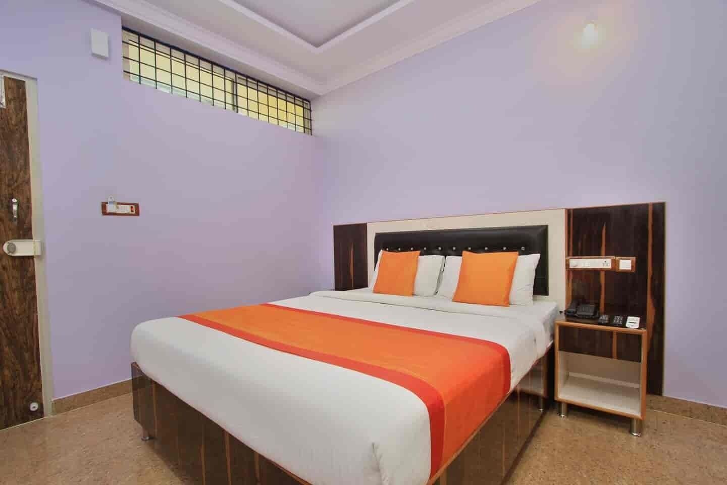 Escritorio y espacio para trabajar con un portátil