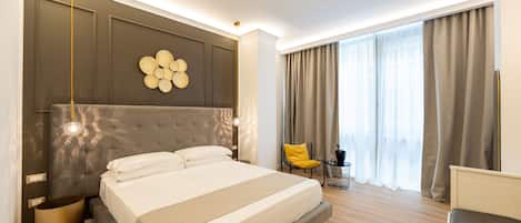 Family Room | Premium bedding, down duvets, memory-foam beds, minibar