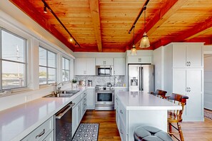 冰箱、微波炉、烤箱、炉灶