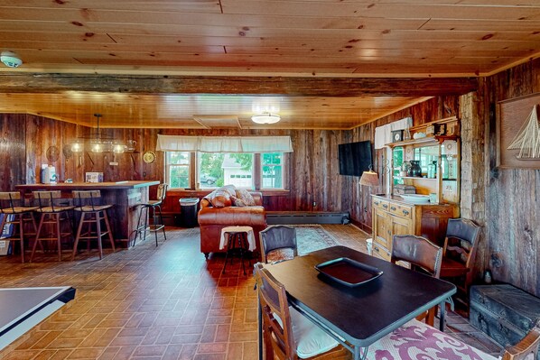 Interior - Classic country retreat with a game room, bar, expansive outdoor space, & grill (Penn Yan)