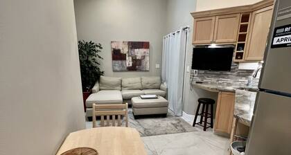 Spacious1 bedroom 1 bath, minutes to WEF and Polo grounds