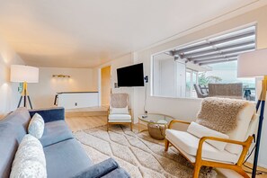 Fernseher, Kamin, Videospiele, Tischfußball