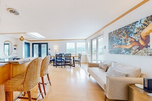 テレビ、暖炉、テレビゲーム、テーブルサッカー台