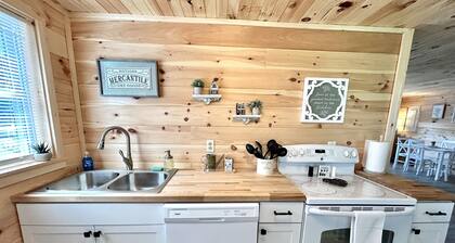 Charming 2 Bedroom Private Cabin Near Bangor