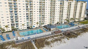 Exterior - 3 bedroom beachfront condo w/amazing views, pools, hot tub, tiki bar. Sleeps 10! (Panama City Beach)