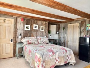 1 slaapkamer, een strijkplank/strijkijzer, gratis wifi, beddengoed