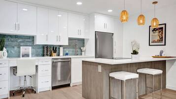 Fridge, stovetop, dishwasher, coffee/tea maker