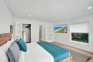 2 bedrooms, in-room safe, desk, iron/ironing board