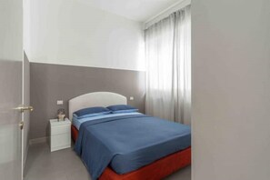 1 chambre, fer et planche à repasser, Wi-Fi gratuit, draps fournis