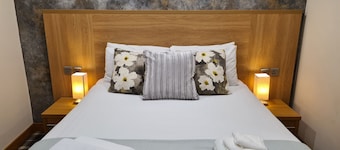 Oddfellows Hotel Bar & Restaurant