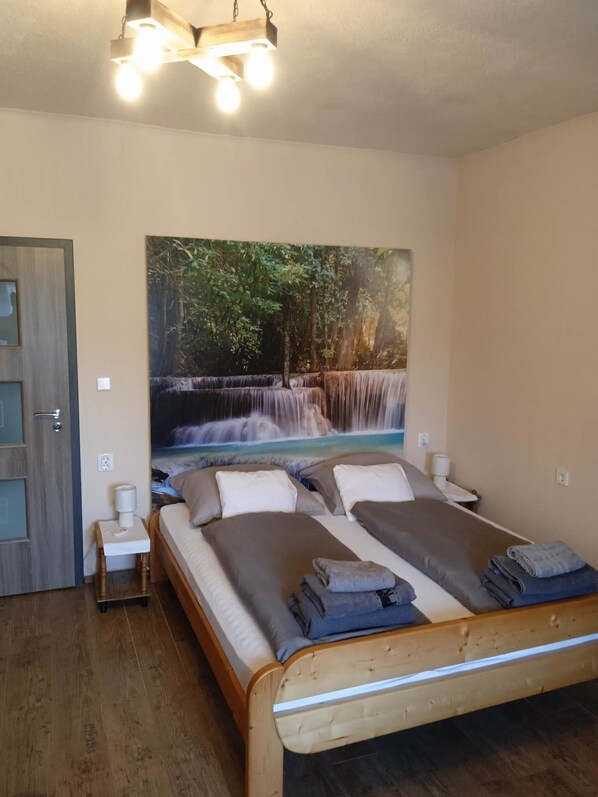 7 bedrooms, iron/ironing board, WiFi, bed sheets