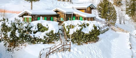 Chalet (3 Bedrooms) | Front of property
