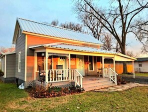 Exterior - Steps to Downtown, Parks, and it's Dog-friendly! (Smithville)