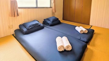 Leilighet, 3 soverom, ikke-røyk | Skrivebord for bærbar PC, blendingsgardiner og wi-fi (inkludert)