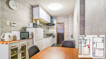 Departamento, 3 habitaciones, para no fumadores | Cocina privada | Refrigerador, microondas, parrilla de estufa y periquera