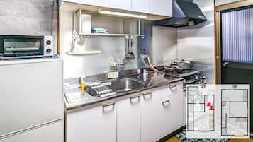 Departamento, 3 habitaciones, para no fumadores | Cocina privada | Refrigerador, microondas, parrilla de estufa y periquera