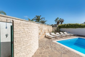 Piscina externa sazonal