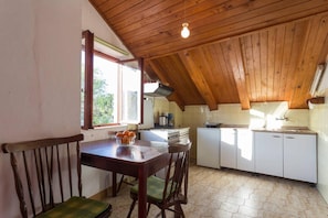 Fridge, microwave, oven, stovetop - Cozy Seafront Retreat in Cavtat (Konavle)