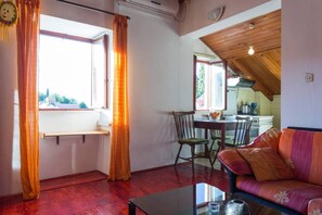 Living area - Cozy Seafront Retreat in Cavtat (Konavle)