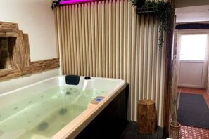 Interior - Maison Chaleureuse Avec SPA (Savigny-sous-Mâlain)