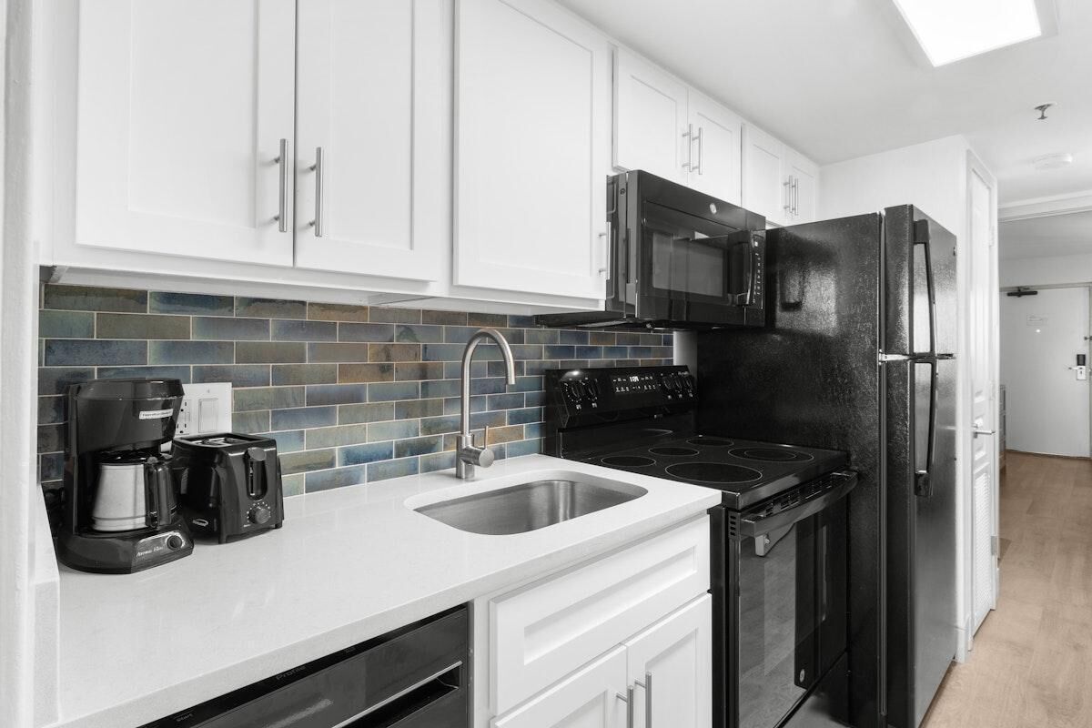 Coffee/tea maker, fridge, microwave, oven