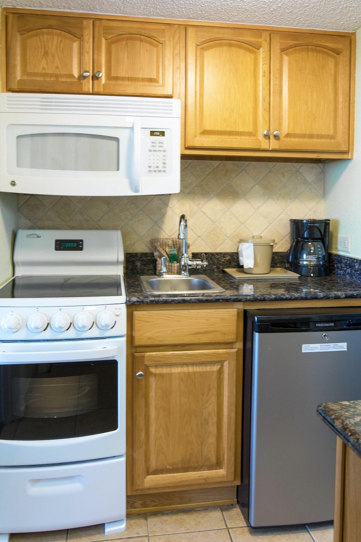 Coffee/tea maker, microwave, oven, stovetop