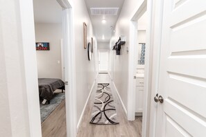 3 chambres, fer et planche à repasser, Wi-Fi, draps fournis