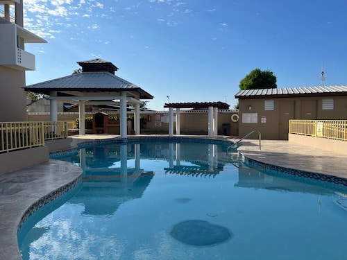 Recently remodeled 2 bed/2bath apartment 5 minutes walking distance to the beach