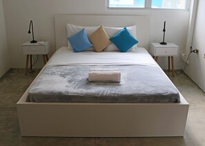 2 bedrooms, iron/ironing board, travel crib, free WiFi - Recently remodeled 2 bed/2bath apartment 5 minutes walking distance to the beach (Boquerón)