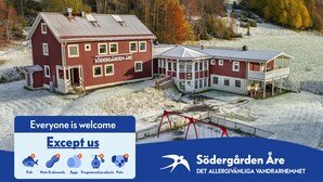 A red building with a sign reading "Södergården Åre" and a logo for "Det Allergivänliga Vandrahemmet". - Södergården Åre (Undersaker)