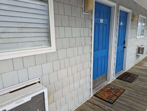 Exterior detail - Ocean Therapy (Carolina Beach)
