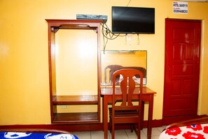 Desk, laptop workspace, free WiFi - Hotel Savoy 1 (Guayaquil)