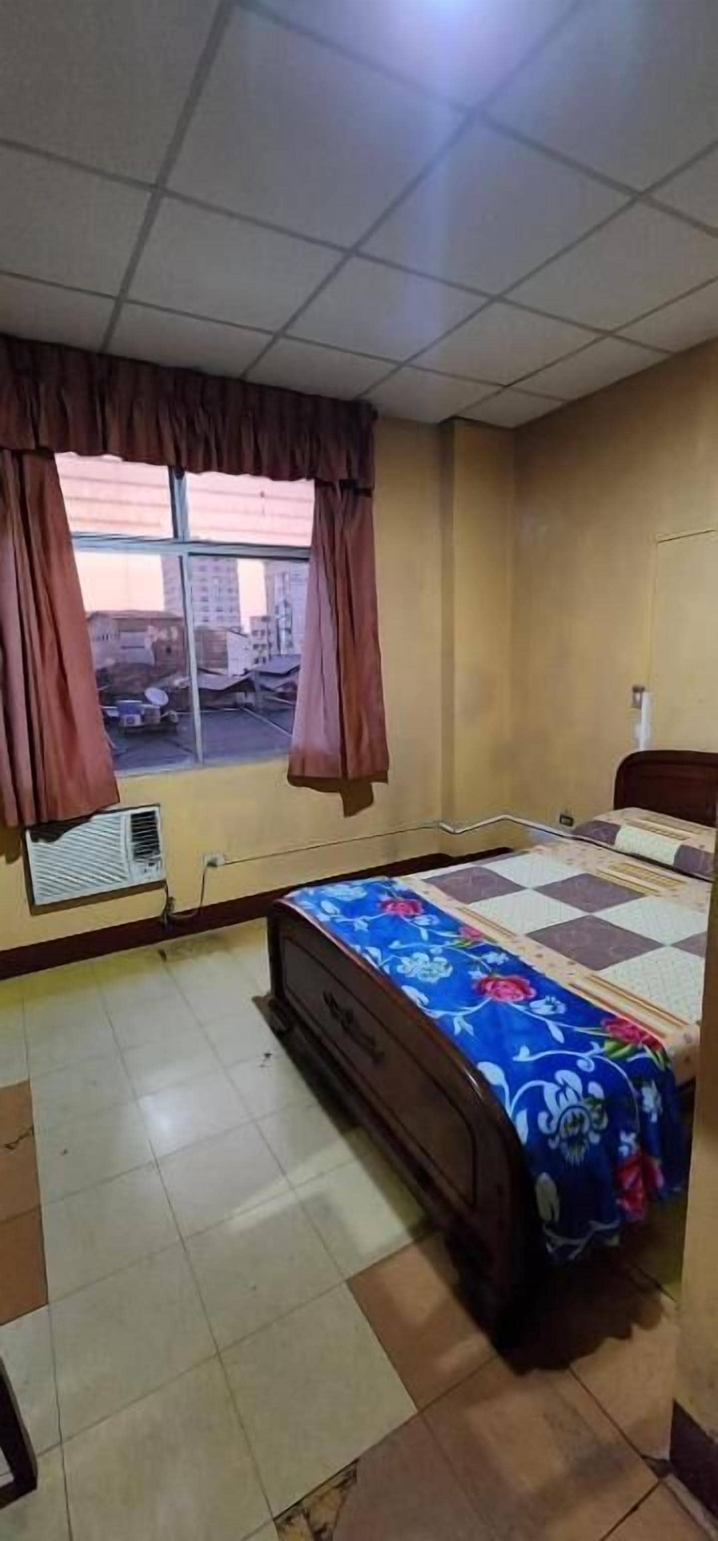 مكتب ومساحة عمل للكمبيوتر المحمول وواي فاي مجانًا