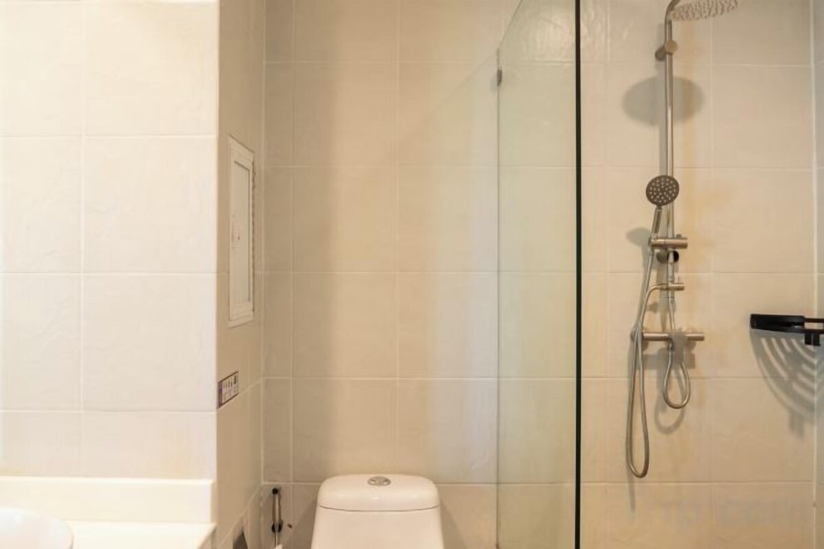Badezimmer | Dusche, Regendusche, Haartrockner, Bidet