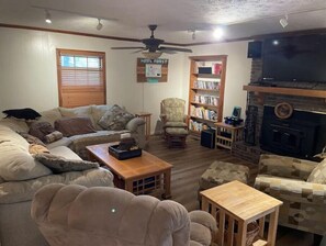 Smart TV, fireplace, video games, DVD player - Wacky Zackys' Lakehouse Resort
Multiple Family waterfront Home w/ boat dock

 (Milledgeville)