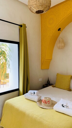 华丽双人房 | 浴室 | 淋浴设施、名牌洗护用品、吹风机、毛巾