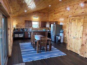 冰箱、微波炉、烤箱、炉灶