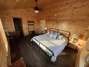 2 多间卧室、办公桌、熨斗/熨衣板、WiFi