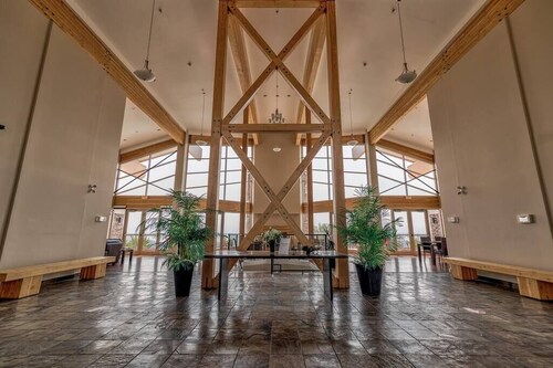 West Kelowna Family-friendly condo/AC/pool/Hot tub/winery/lake view