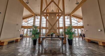 West Kelowna Family-friendly condo/AC/pool/Hot tub/winery/lake view